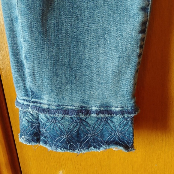 NY&CO distressed jeans - Picture 3 of 7